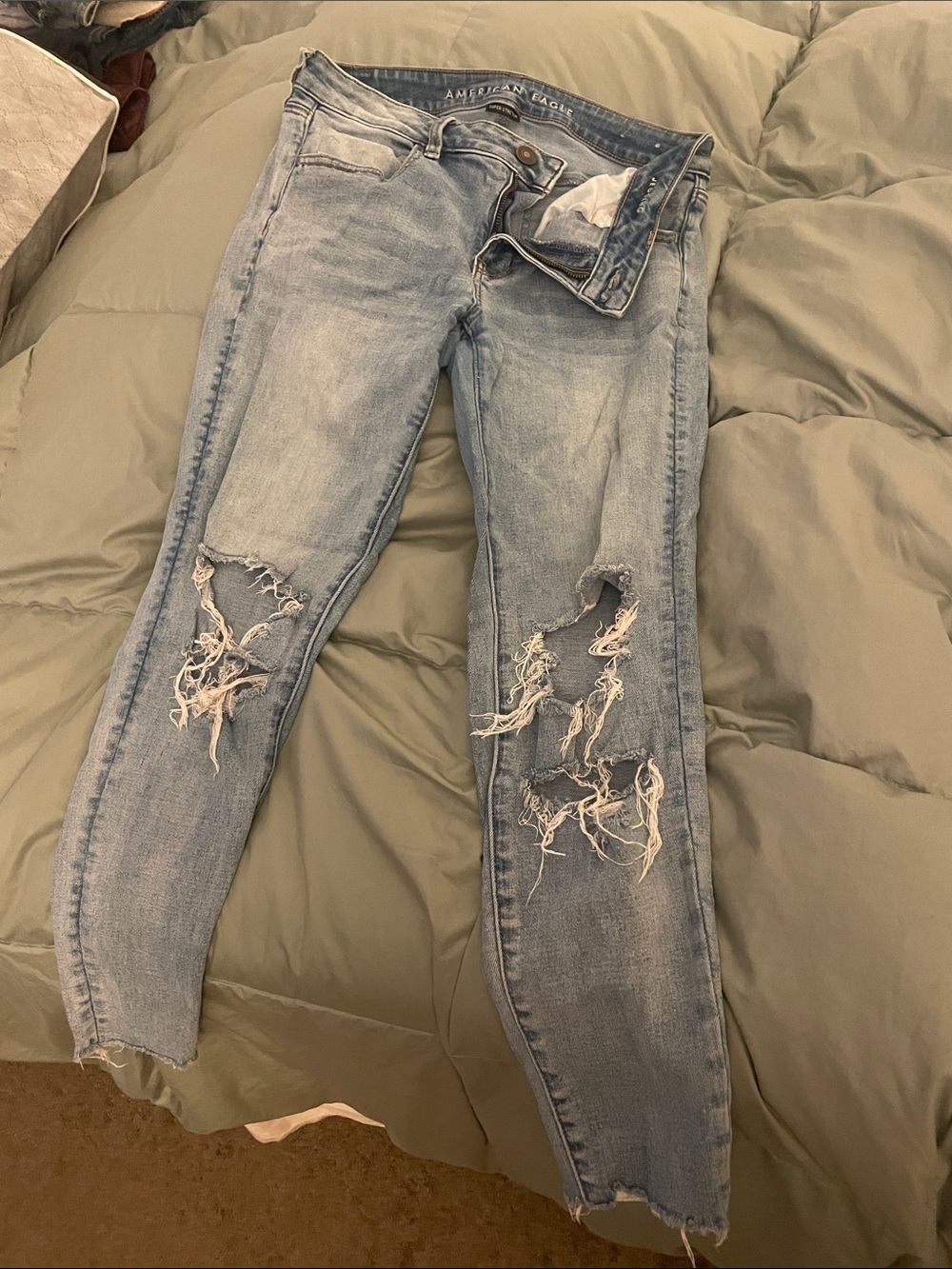 American Eagle Outfitters Light Blue Ripped Skinny Jeans - 8 Short